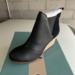 Tom’s Kelsey Wedge Bootie sz 8 Black Leather